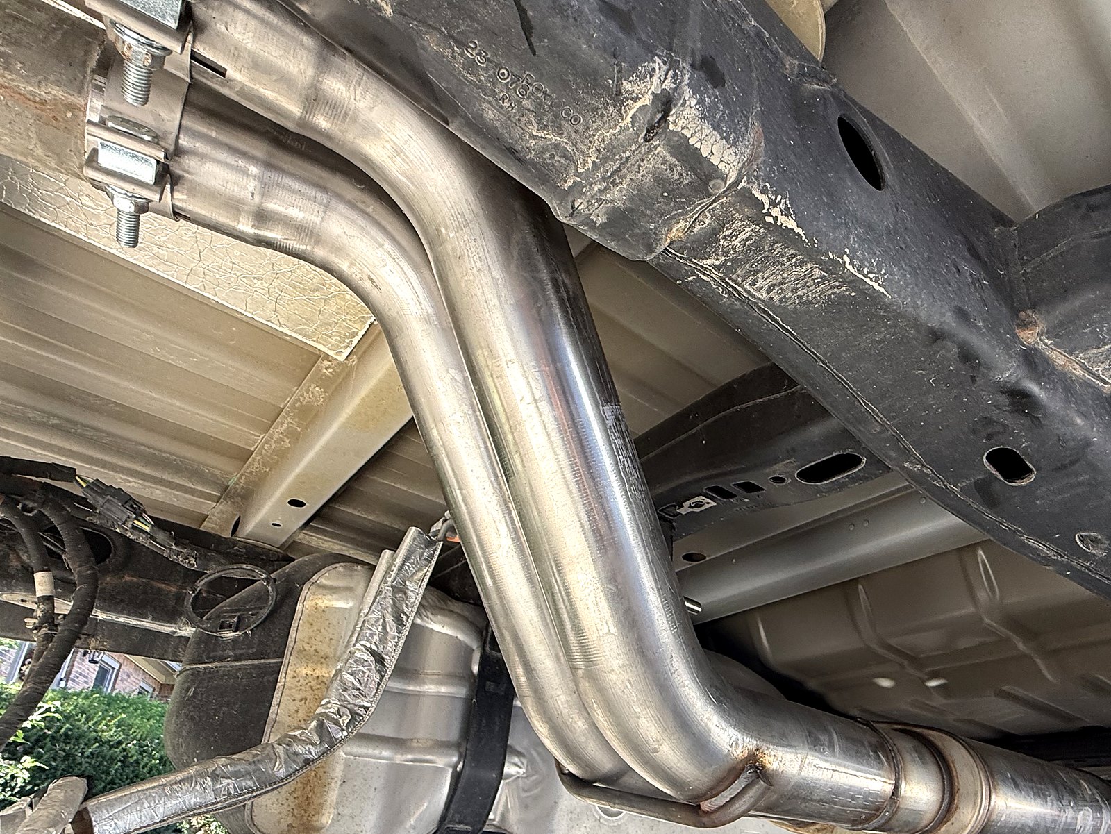 Flowmaster FlowFX direct-fit muffler — New stainless over-axle pipes in place.